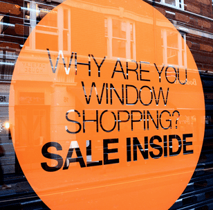 Custom Outdoor Retail Signage vs. Standard Signage: Which Delivers Better ROI?