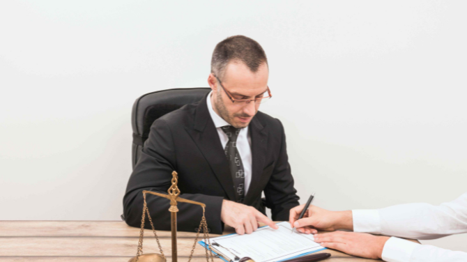 5 Ways a Car Accident Lawyer Can Strengthen Your Case