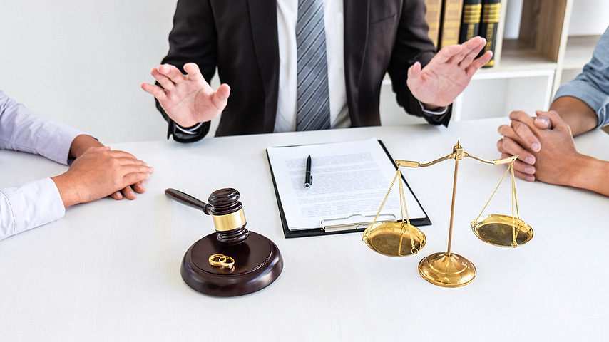Navigating Separation: The Role of a Divorce Lawyer